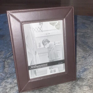 Williamstown  brown leather 5 by 7picture frame New